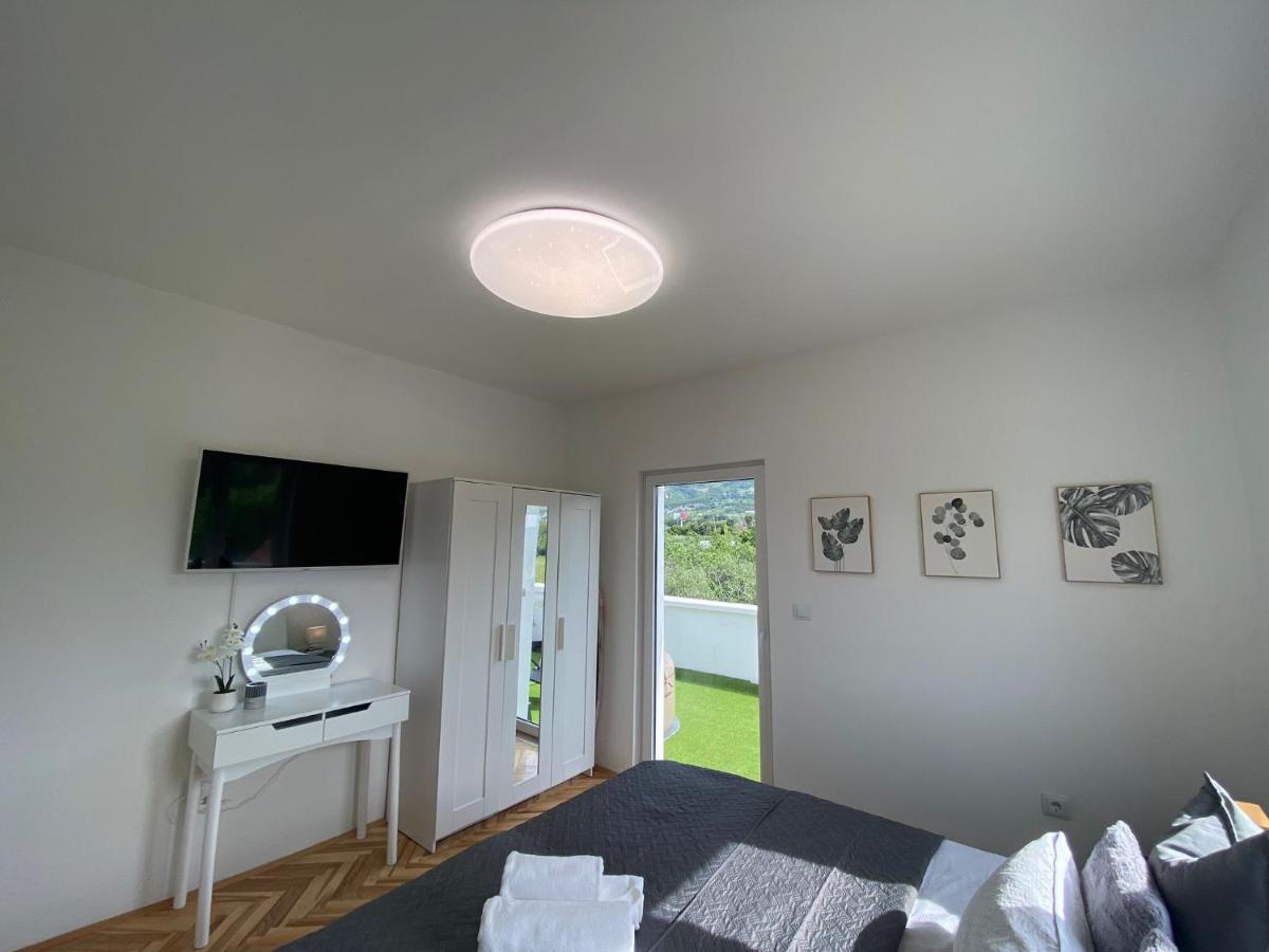 Apartment Milena Kastela Mit Whirlpool Luaran gambar