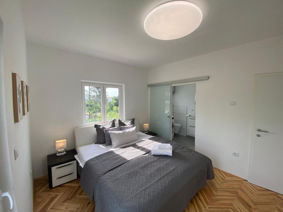Apartment Milena Kastela Mit Whirlpool Luaran gambar