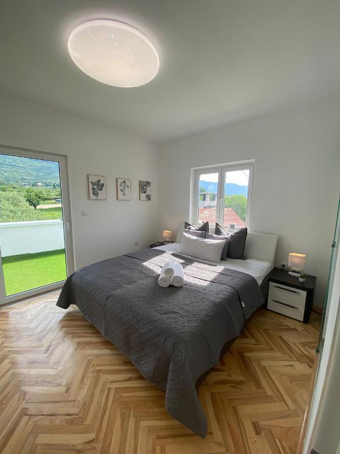 Apartment Milena Kastela Mit Whirlpool Luaran gambar