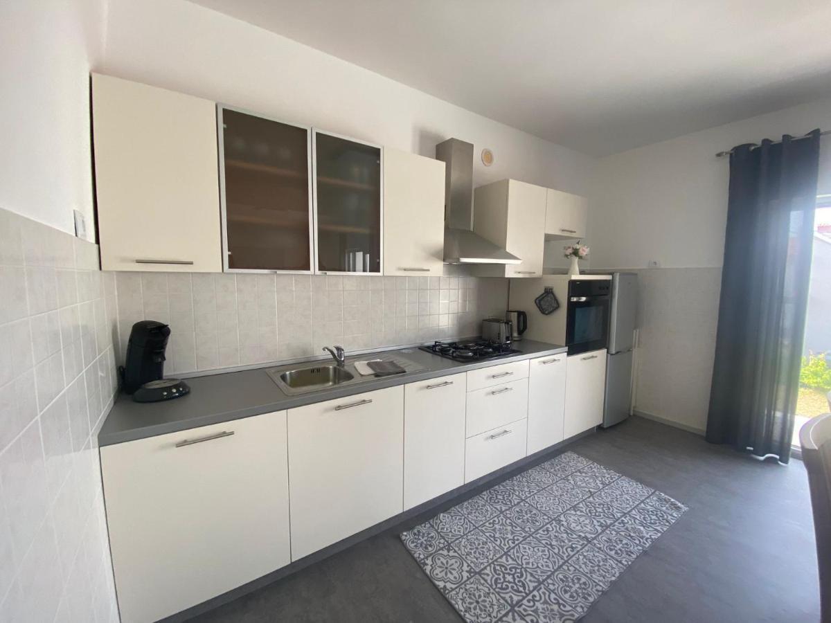 Apartment Milena Kastela Mit Whirlpool Luaran gambar