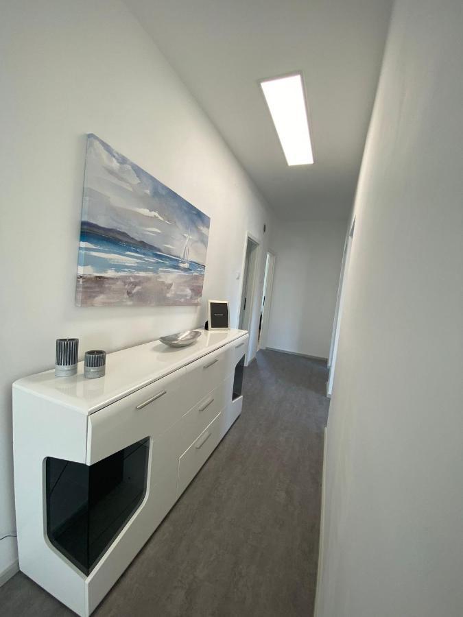 Apartment Milena Kastela Mit Whirlpool Luaran gambar