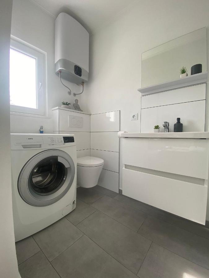 Apartment Milena Kastela Mit Whirlpool Luaran gambar